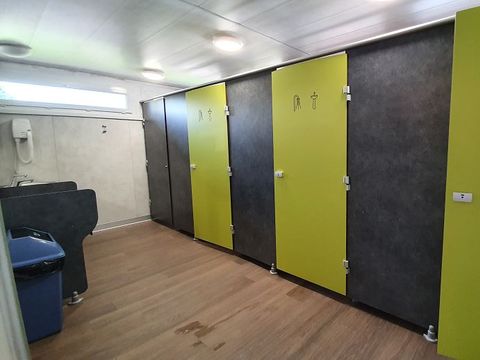 Emplacement - Forfait Confort (emplacement+80m² / 1 voiture / électricité 10A)