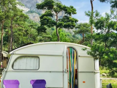 CARAVANE 2 personnes - RETRO (sans sanitaires)