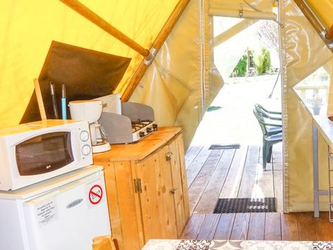 HÉBERGEMENT INSOLITE 4 personnes - Tipi 20m² 2 chambres - sans sanitaires + terrasse semi-couverte