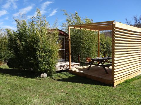 Hébergement 3 personnes - Roulotte 21m² 1 chambre + terrasse semi-couverte