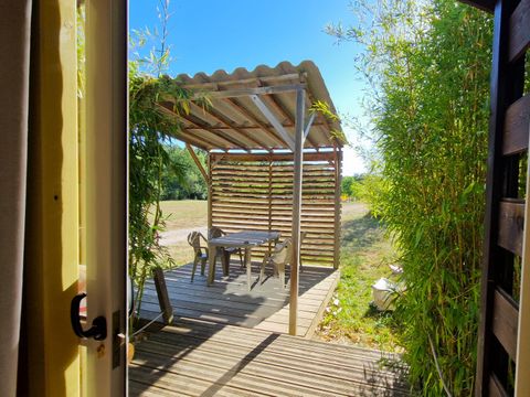 Hébergement 3 personnes - Roulotte 21m² 1 chambre + terrasse semi-couverte
