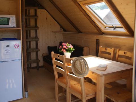Tente en toile et en bois 5 personnes - Cabane du Trappeur 24m² CONFORT 2 chambres + climatisation