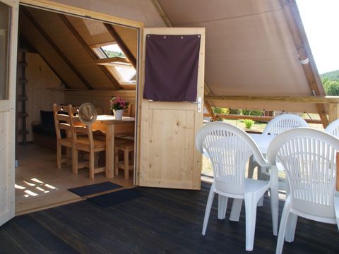 Tente en toile et en bois 5 personnes - Cabane du Trappeur 24m² CONFORT 2 chambres + climatisation