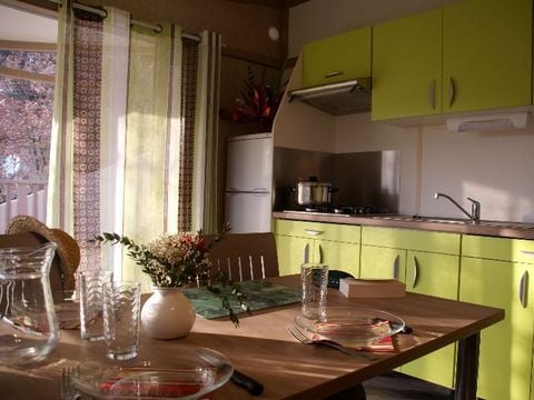 CHALET 5 personnes - 28m² CONFORT 2 chambres + terrasse semi-couverte