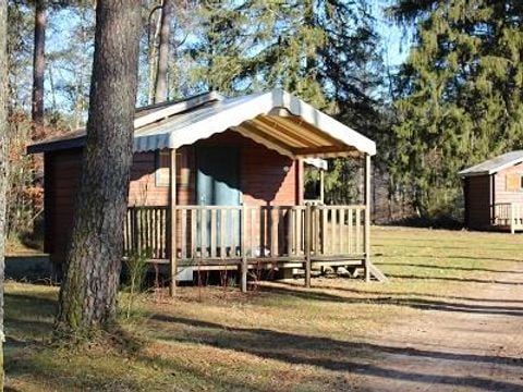 CHALET 4 personnes - Mini-chalet 12m² - 1 chambre (sans sanitaires) - terrasse couverte
