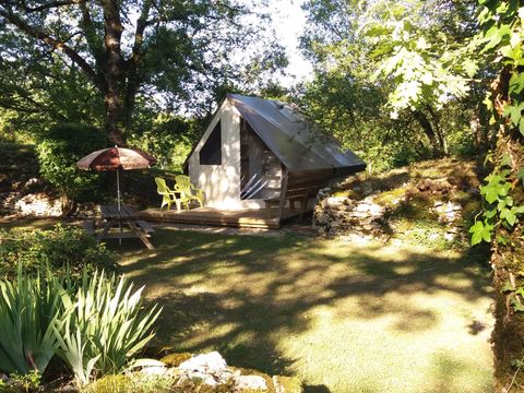 Tente en toile et en bois 4 personnes - Tente confort - 2 chambres - cuisine - sans sanitaires 4 pers.