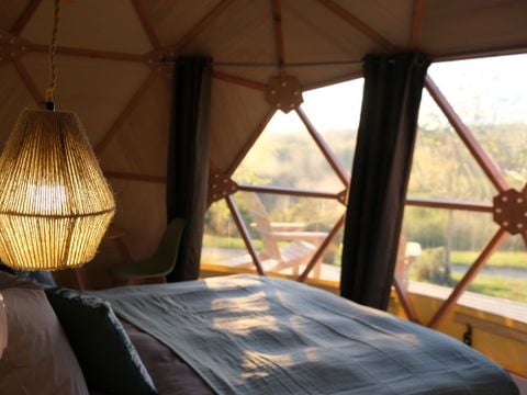 HÉBERGEMENT INSOLITE 2 personnes - Ushuaïa sky Dome vue vallée