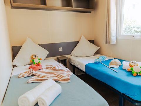 MOBILHOME 4 personnes - Loisir Confort 2ch. 4pers. - 25m2 Terrasse parasol - DIM