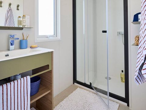 MOBILHOME 6 personnes - Mobil-home | Comfort | 3 Ch. | 6 Pers. | Terrasse surélevée | 1 SDB | Clim.