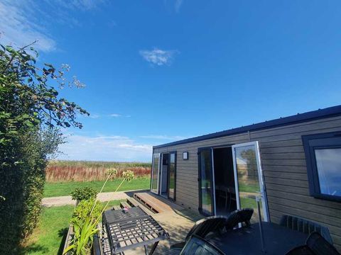 Mobilhome 4 personnes - Premium Natura - 3 chambres - 2 salles de bain -TV+lave-vaisselle avec terrasse - XXL - Vue mer