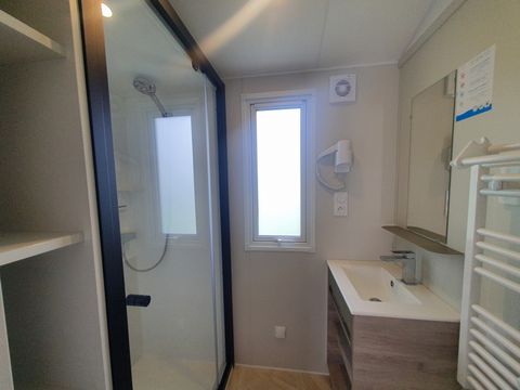 Mobilhome 4 personnes - Premium Natura - 3 chambres - 2 salles de bain -TV+lave-vaisselle avec terrasse - XXL - Vue mer