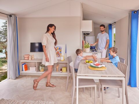 Mobilhome 4 personnes - Premium Natura - 2 chambres - Terrasse - XXL - TV - Lave-vaisselle