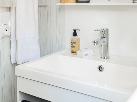 HÉBERGEMENT INSOLITE 4 personnes - Tiny House MIMOSA