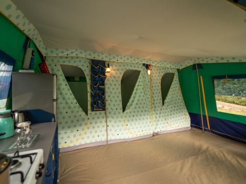 TENTE 6 personnes - Tente équipée NAVAJO (sans sanitaires)