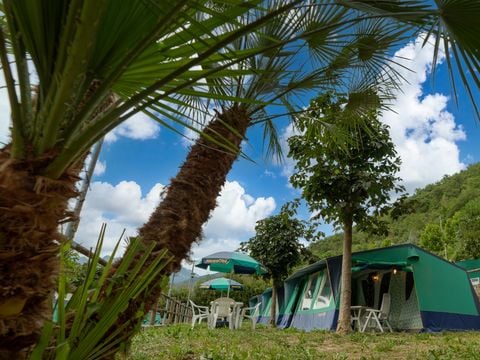 TENTE 6 personnes - Tente équipée NAVAJO (sans sanitaires)