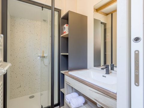 CHALET 5 personnes - Chalet | Comfort | 2 Ch. | 5 Pers. | Terrasse simple | 1 SDB | Clim.