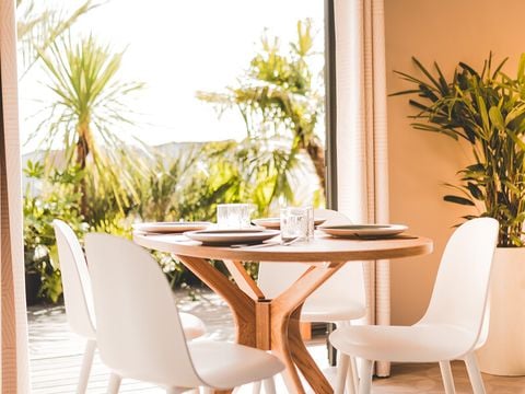 MOBILHOME 4 personnes - PALM 2ch avec SPA - quartier la Palmeraie