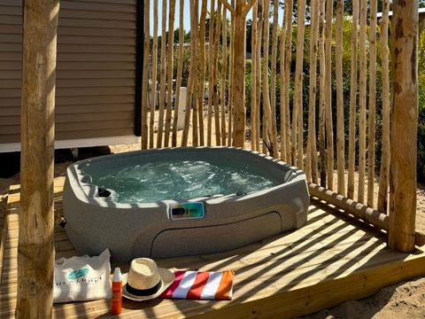 MOBILHOME 6 personnes - PALM 3 ch avec SPA quartier la Palmeraie
