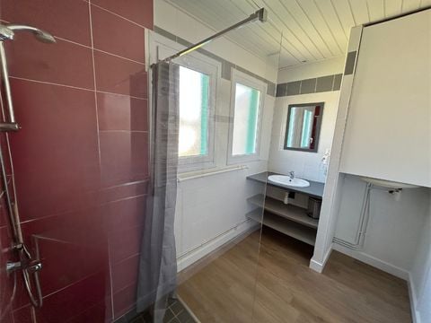 Villa 6 personnes - 3 chambres - personne supplémentaire possible en option payante, contacter le camping