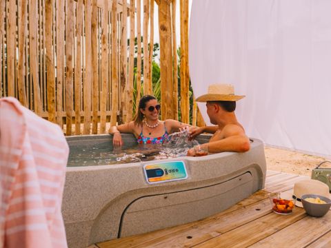 MOBILHOME 4 personnes - VIP 2 chambres avec SPA + CLIM *Nouveauté 2026* - Pack VIP inclus (linge,tv,wifi...)