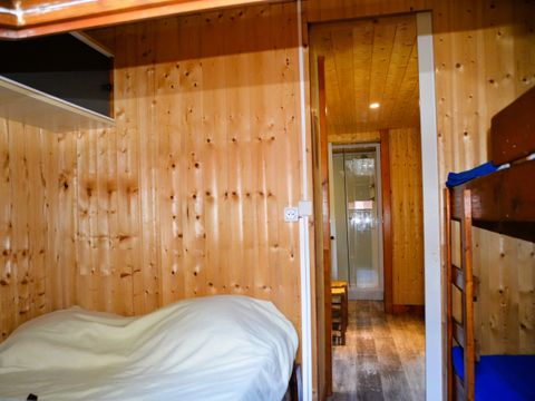 CHALET 6 personnes - Chalet 24m² - 2 chambres - sans sanitaires 2/6 pers.