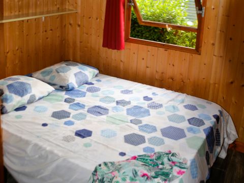 CHALET 6 personnes - Chalet 24m² - 2 chambres - sans sanitaires 2/6 pers.