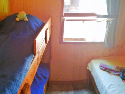 CHALET 6 personnes - Chalet 24m² - 2 chambres - sans sanitaires 2/6 pers.