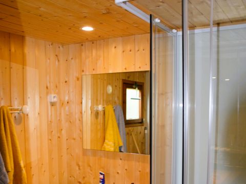 CHALET 6 personnes - Chalet 24m² - 2 chambres - sans sanitaires 2/6 pers.