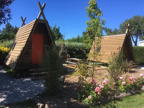 HÉBERGEMENT INSOLITE 2 personnes - Cabane en bois Cabadienne 1/2 pers.