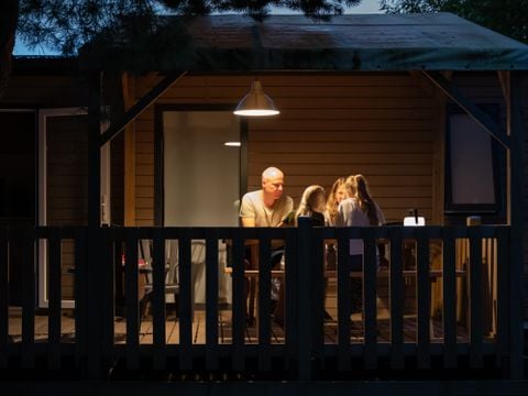 BUNGALOW 5 personnes - Chêne 28 m² avec terrasse bois semi-couverte