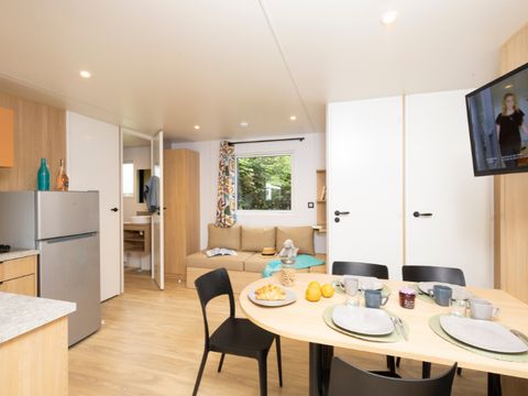 MOBILHOME 6 personnes - Bungalow Sapin - 32m² avec terrasse en bois semi-couverte