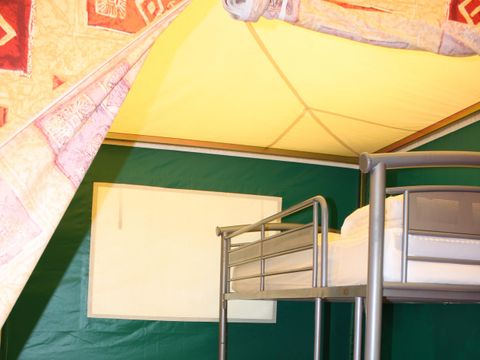 TENTE 5 personnes - Tente meublée Kiwi 25 m² + terrasse 9 m² + auvent 5 pers