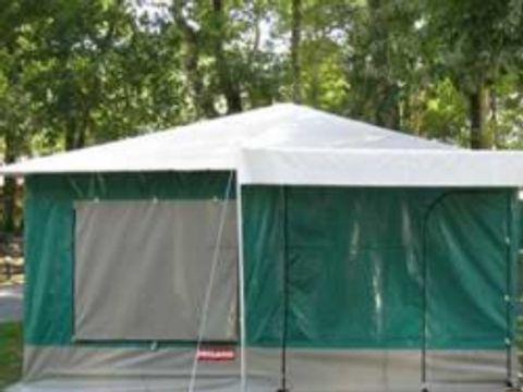 BUNGALOW TOILÉ 4 personnes - Tente meublée Caraïbes 20 m² + terrasse 9 m² + auvent 4 pers