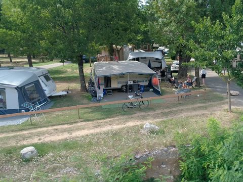 Emplacement - Emplacement + tente, caravane ou camping-car + voiture