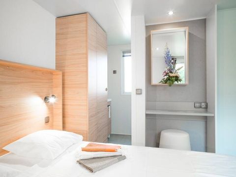 MOBILHOME 4 personnes - Mobile-home | Ultimate | 2 Ch. | 4 Pers. | Terrasse surélevée | 2 SDB | Clim.