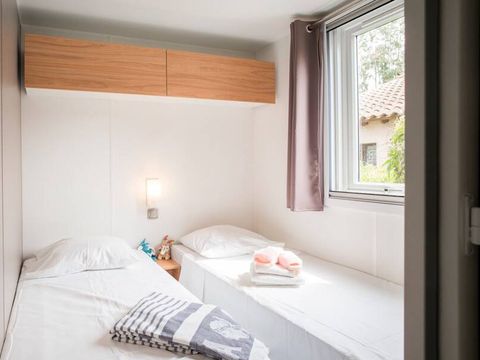 MOBILHOME 8 personnes - Mobil-home | Ultimate | 3 Ch. | 6/8 Pers. | Terrasse surélevée | 2 SDB | Clim.