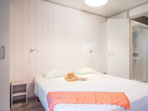 MOBILHOME 8 personnes - Mobil-home | Ultimate | 3 Ch. | 6/8 Pers. | Terrasse surélevée | 2 SDB | Clim.
