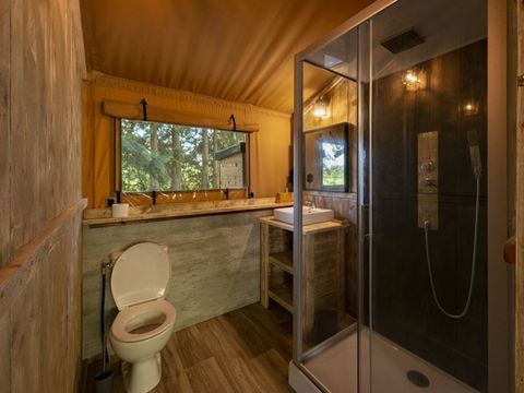 Bungalow toilé 6/7 personnes - Luxury Lodge - 2 chambres - Clic clac dans le salon