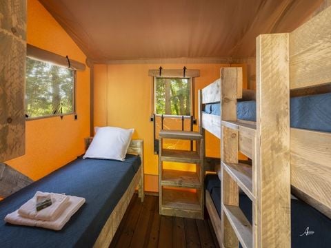 Bungalow toilé 6/7 personnes - Luxury Lodge - 2 chambres - Clic clac dans le salon