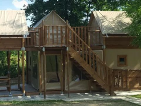 TENTE TOILE ET BOIS 6 personnes - LE NID HABITAT sur plancher réhaussé