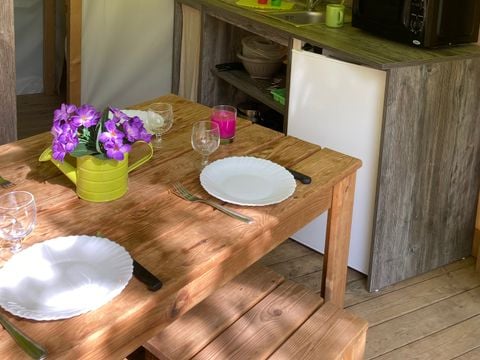 TENTE TOILE ET BOIS 5 personnes - Tente tout confort avec sanitaires