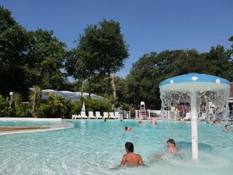 Tour Opérateur et particuliers sur camping Les Pierres Couchées Fun pass non inclus - Camping Loire-Atlantique - Image N°2