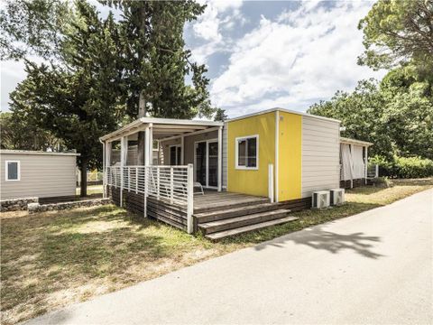 MOBILHOME 7 personnes - Premium Three-Bedroom Camping Home 6+1