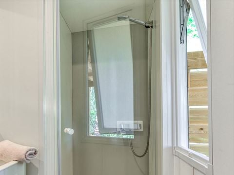 MOBILHOME 6 personnes - 3 chambres - 6 personnes, terrasse semi-couverte, Clim TV