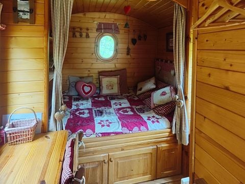 HÉBERGEMENT INSOLITE 2 personnes - Roulotte Gentiane 12 M²