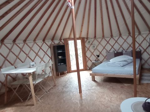 HÉBERGEMENT INSOLITE 4 personnes - Yourte scandinave - sans sanitaires - terrasse