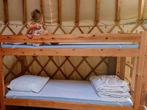 HÉBERGEMENT INSOLITE 4 personnes - Yourte scandinave - sans sanitaires - terrasse