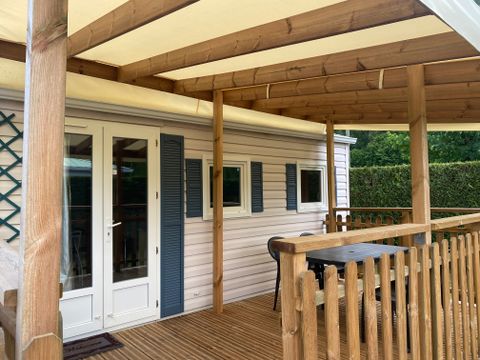 MOBILHOME 4 personnes - AULUS dimanche : 1 salle d'eau avec terrasse couverte