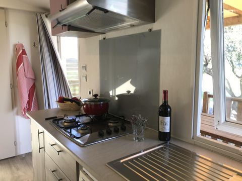 Mobilhome 4 personnes - Top Alto premium 29m² - 2 chambres - Terrasse semi-couverte 11m² +TV - Lave vaisselle - Clim+wifi