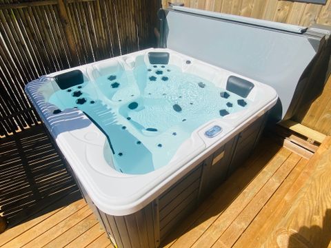 MOBILHOME 4 personnes - XXL premium 35m² jacuzzi, 2 chambres+ 2 sdb +TV+lave vaisselle+climatisation